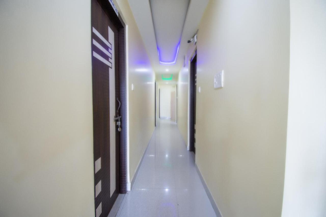 Capital O 67892 Hotel Sujata Tarapith Exterior photo